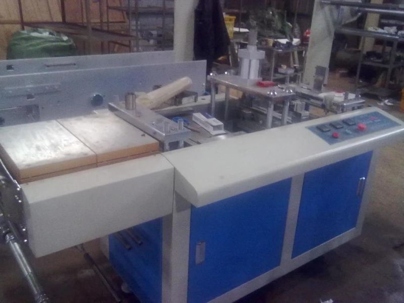 Fully Automatic Plastic Lid Forming Machine (YT-420P)