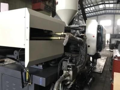 Plastic Button Making Injection Molding Machine Injection Machine Operator