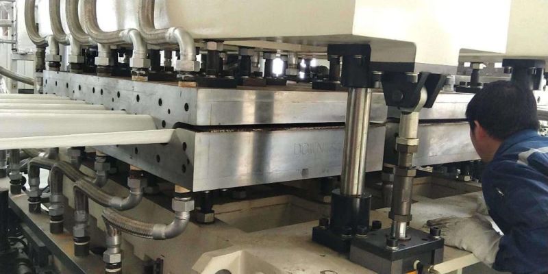 PC/PP/PE Plastic Hollow Cross Section Plate Extrusion Line