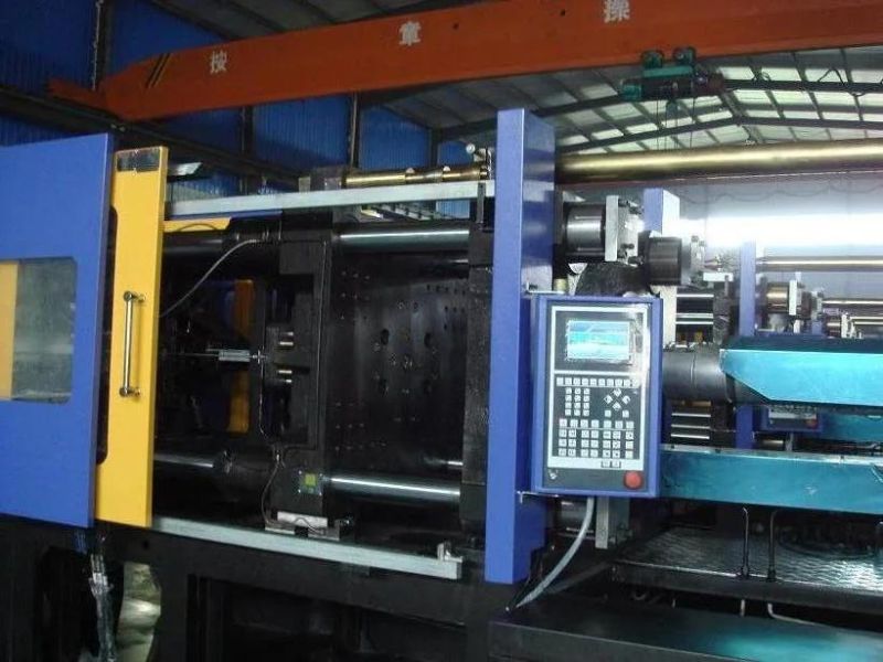 Zs2680 Pet Bottle Preform Injection Molding Machine