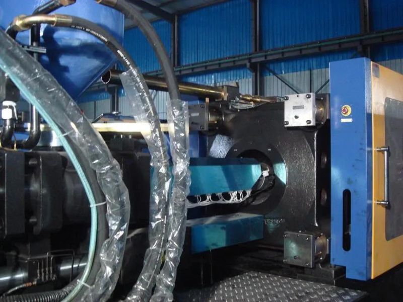 Zs2680 Pet Bottle Preform Injection Molding Machine