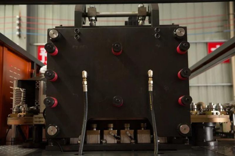 Q6000 Bottle Blowing Machine Improves Working Efficiency