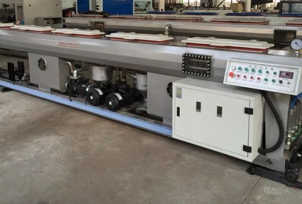 Different Sizes and Material for PP/PE/PPR/PVC Twin/Double and Single Screw Pipe Extrusion Machine Production Line in Hot Sale
