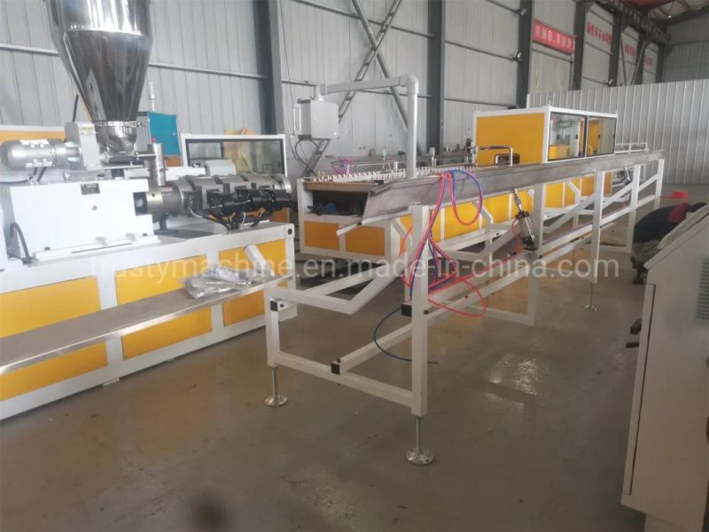 China Plastic PVC UPVC PE HDPE PA PP Pipe Extruder Machine Production Line