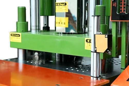 Computer Plug Vertical Thermoplastic Tube Head Injection Molding Machine