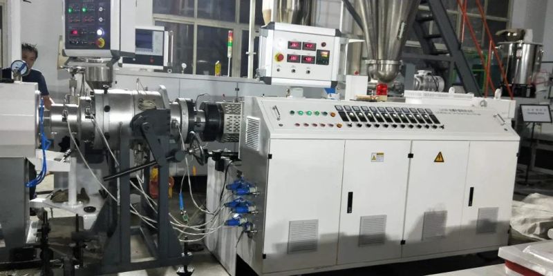 Customized PP/PE/PPR/PVC Twin/Double & Single Screw Pipe Extrusion Machine Production Line/ Plastic Making Machine/ Plastic Extruder