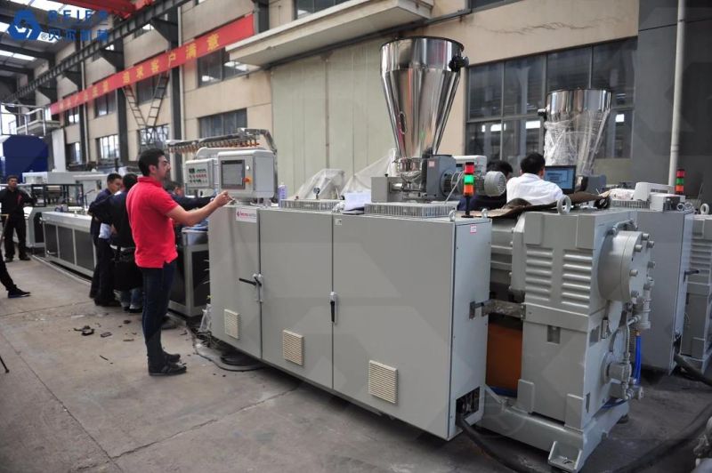 PVC WPC/Wood Plastic Composite Board Profile Extrusion/Production Line
