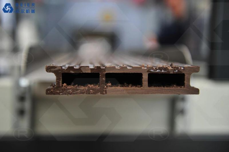 PVC WPC/Wood Plastic Composite Board Profile Extrusion/Production Line