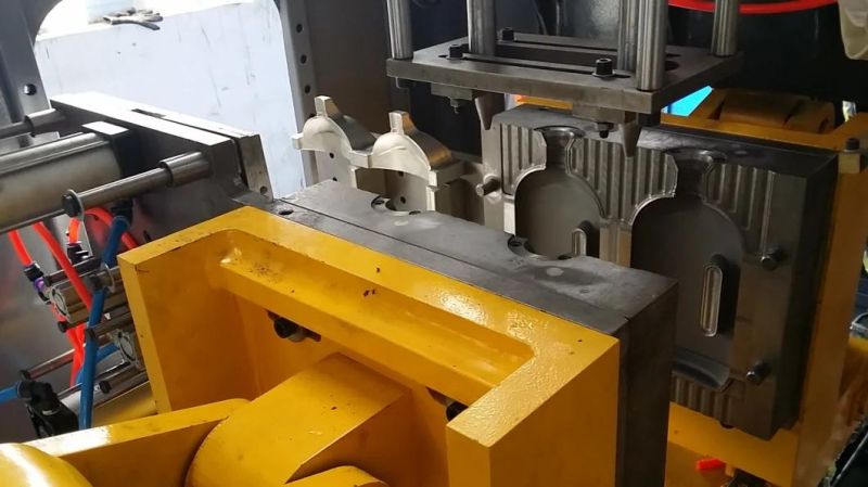 HDPE Bottle Toggle Type Servo Motor Auto-Deflashing Blow Molding Machine