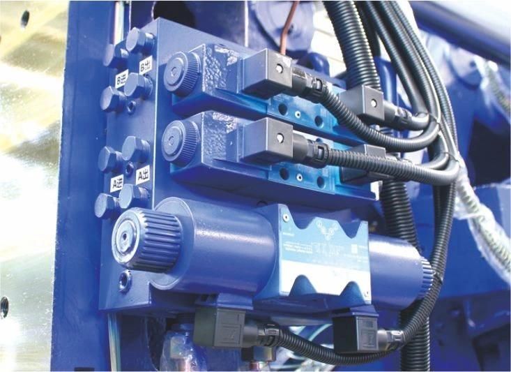 Plastic Injection Molding Machine Hxm330-PVC